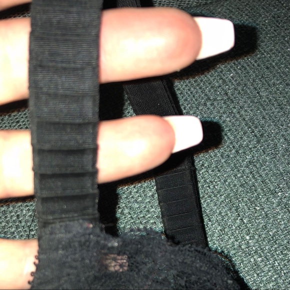 Chantelle Bra and Thong Set - Picture 4 of 6